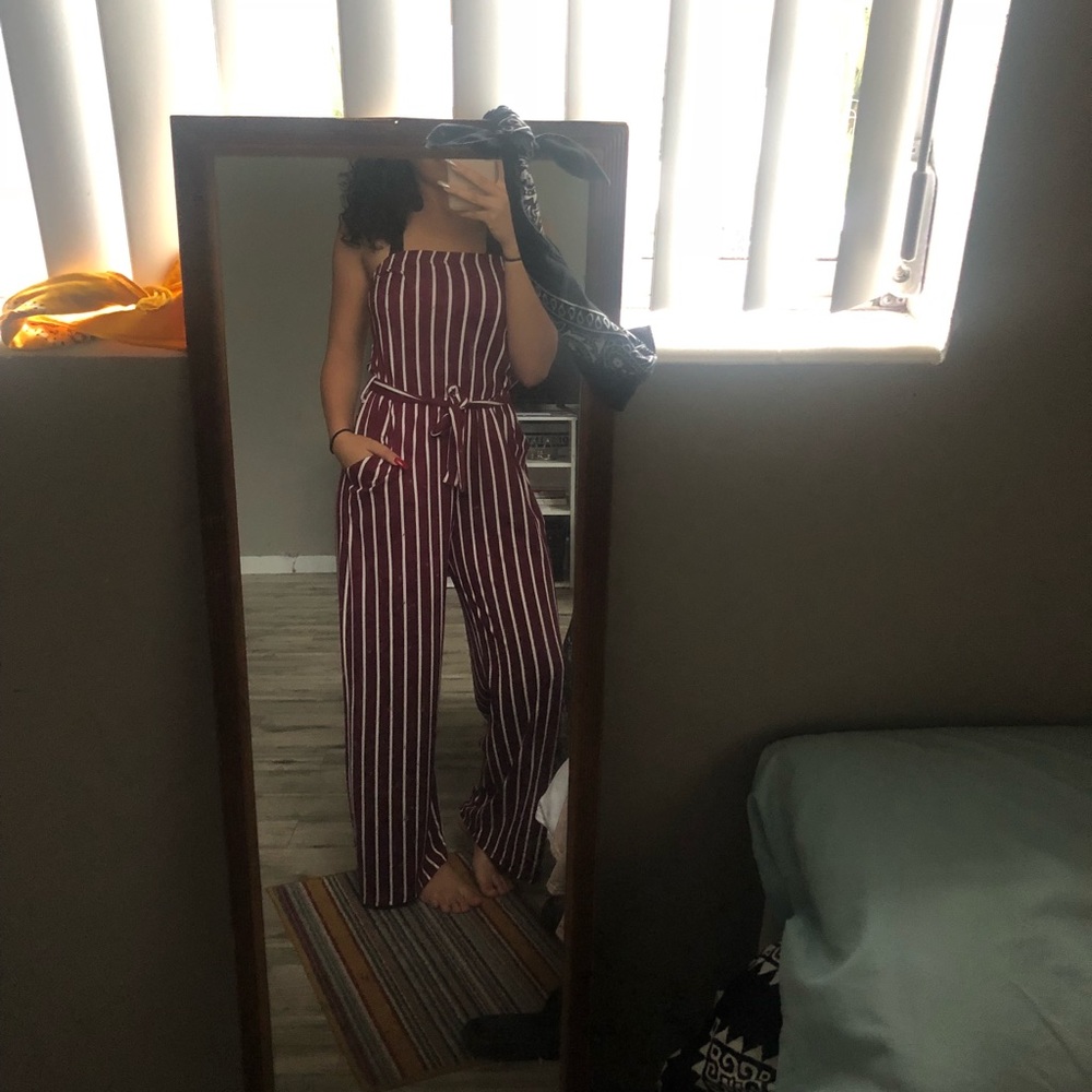 wine / white stripped jumpsuit 🍷